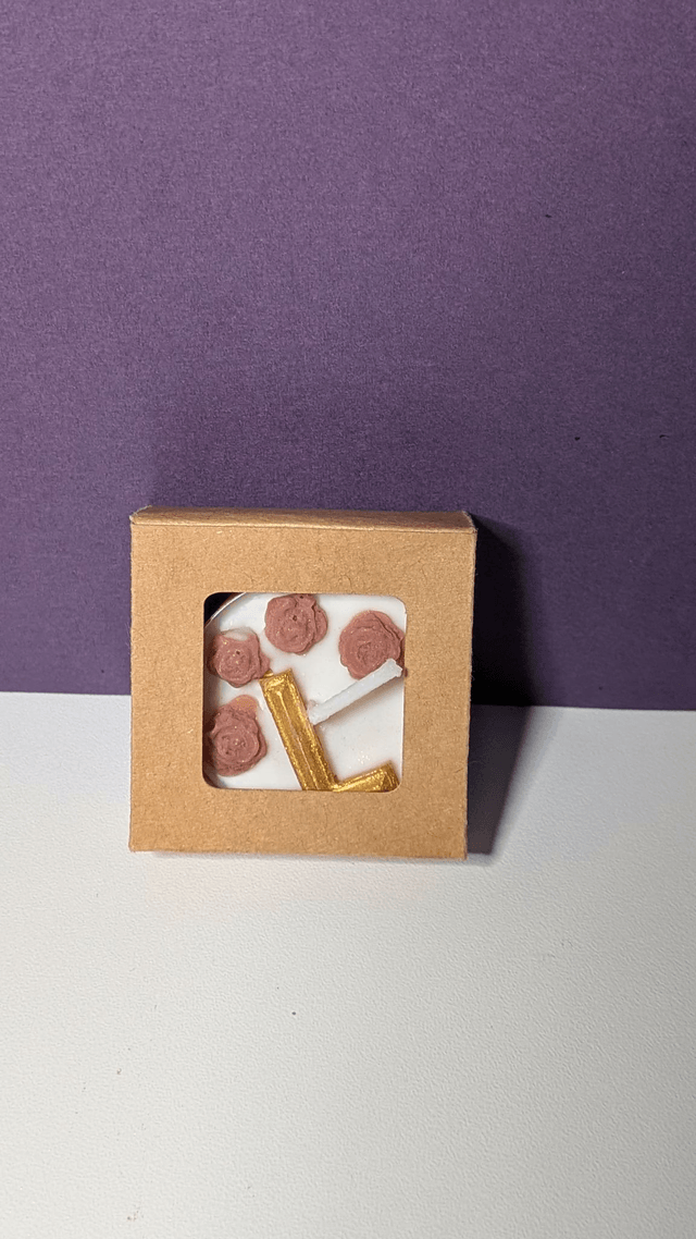 Bougie chauffe-plat initiale & rose parfumée personnalisée